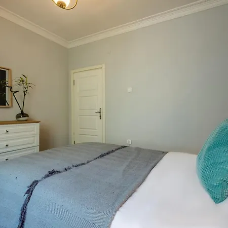 Eclectic Flat Near Metro With Terrace In Kadikoy Apartment Istanbul
